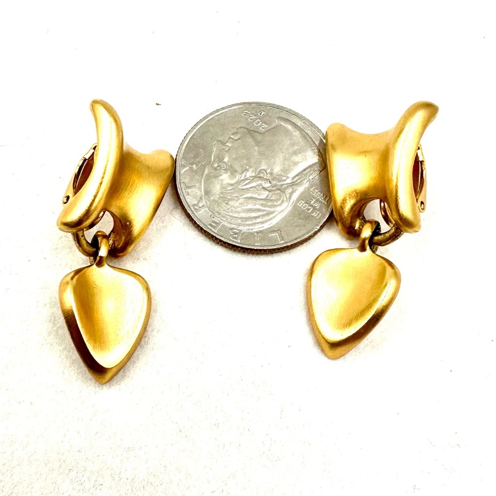 Vintage 1980’s Anne Klein Matte Gold Tone Ear Clip Earrings - Picture 6 of 10